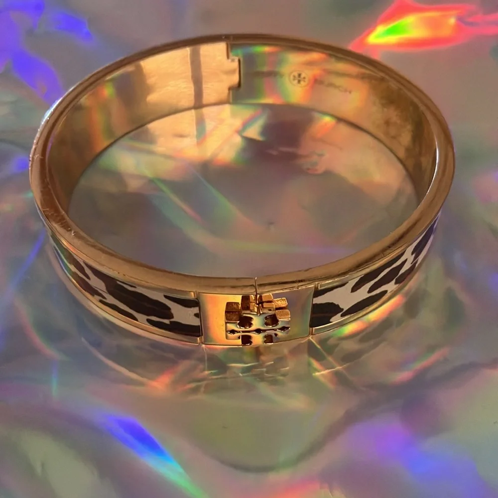 Tory Burch NWOT gold Cheetah Bangle with black velvet dust bag - Picture 9 of 9